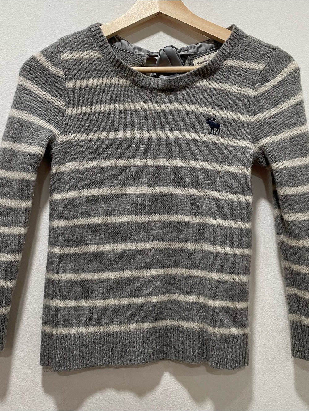 Abercrombie & Fitch Gray and Cream Striped Crewneck Sweater